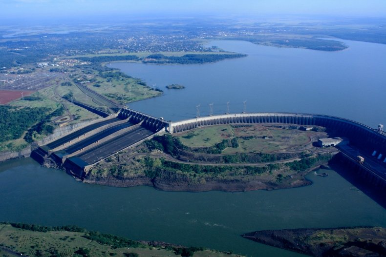 Consumidores pagaram quase o dobro pela energia de Itaipu em 2024