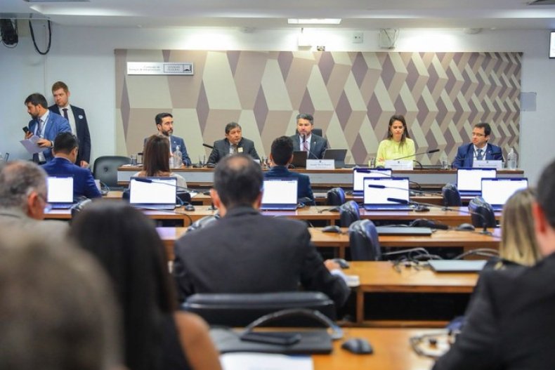 Cortes no orçamento colocam fiscalização do setor elétrico em risco, alerta ANEEL no Senado